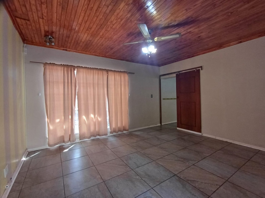 4 Bedroom Property for Sale in Flamwood North West